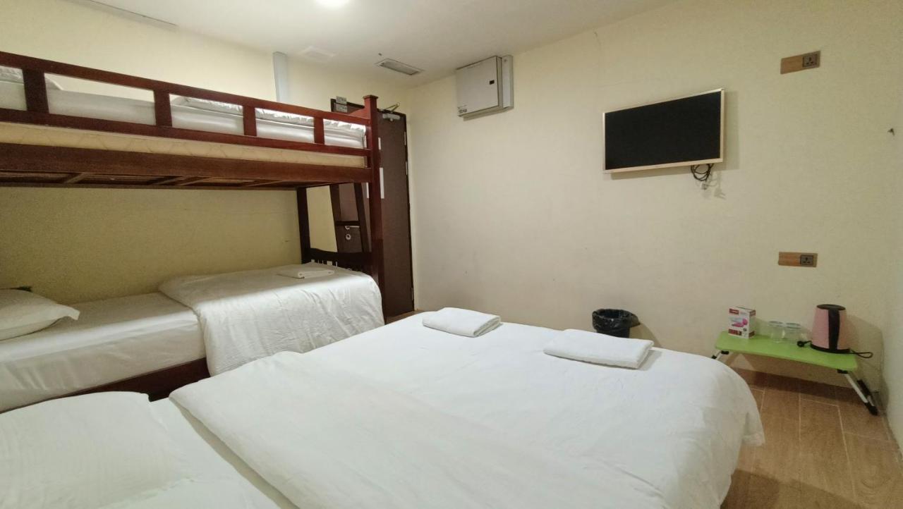 Oyo 90457 Borneo Eco-House Hashtag 12 Boutique Hotel كوتا كينابالو المظهر الخارجي الصورة